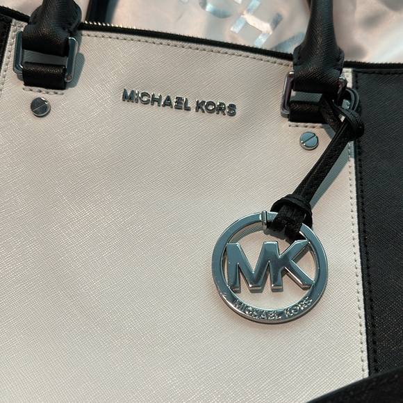 Michael Kors Sutton Large Center Stripe Satchel - Picture 8 of 11